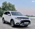 Білий Міцубісі Аутлендер, об'ємом двигуна 2.4 л та пробігом 14 тис. км за 31950 $, фото 2 на Automoto.ua