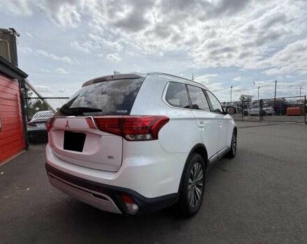 Белый Мицубиси Аутлендер, объемом двигателя 2.4 л и пробегом 65 тыс. км за 9500 $, фото 2 на Automoto.ua