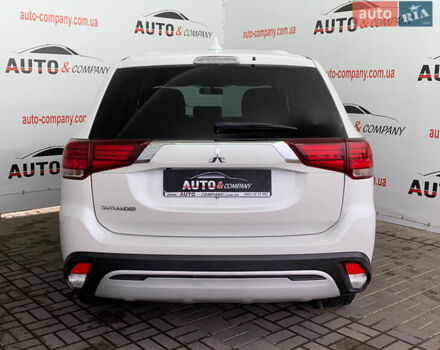 Белый Мицубиси Аутлендер, объемом двигателя 2.36 л и пробегом 39 тыс. км за 18350 $, фото 3 на Automoto.ua