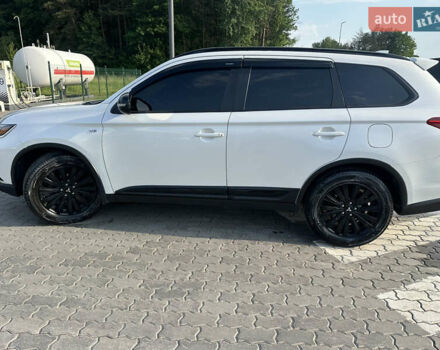 Білий Міцубісі Аутлендер, об'ємом двигуна 3 л та пробігом 42 тис. км за 22000 $, фото 5 на Automoto.ua