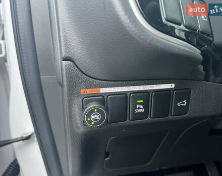 Белый Мицубиси Аутлендер, объемом двигателя 2.36 л и пробегом 59 тыс. км за 25000 $, фото 37 на Automoto.ua