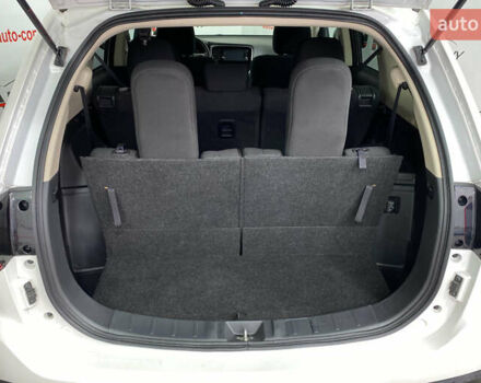 Белый Мицубиси Аутлендер, объемом двигателя 2.36 л и пробегом 39 тыс. км за 18350 $, фото 5 на Automoto.ua