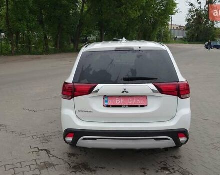 Белый Мицубиси Аутлендер, объемом двигателя 2.36 л и пробегом 40 тыс. км за 18900 $, фото 4 на Automoto.ua