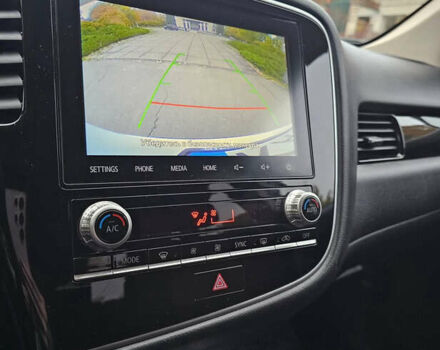 Білий Міцубісі Аутлендер, об'ємом двигуна 2 л та пробігом 74 тис. км за 16500 $, фото 11 на Automoto.ua