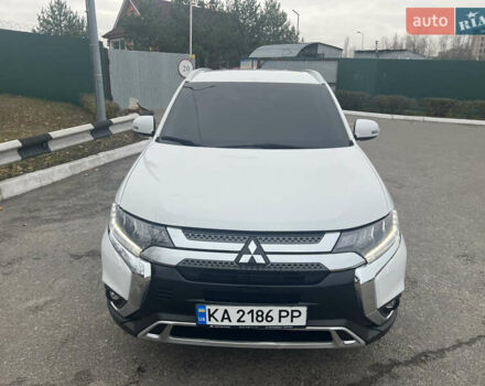 Белый Мицубиси Аутлендер, объемом двигателя 2.36 л и пробегом 59 тыс. км за 25000 $, фото 11 на Automoto.ua