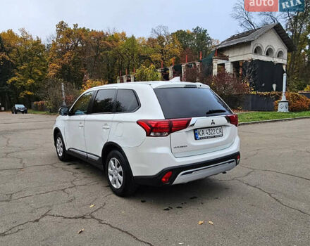 Білий Міцубісі Аутлендер, об'ємом двигуна 2 л та пробігом 74 тис. км за 16500 $, фото 5 на Automoto.ua