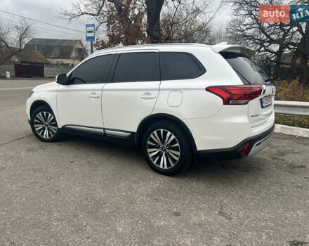 Белый Мицубиси Аутлендер, объемом двигателя 2.36 л и пробегом 59 тыс. км за 25000 $, фото 10 на Automoto.ua