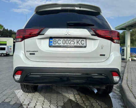 Білий Міцубісі Аутлендер, об'ємом двигуна 3 л та пробігом 42 тис. км за 22000 $, фото 6 на Automoto.ua