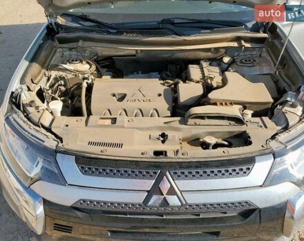 Білий Міцубісі Аутлендер, об'ємом двигуна 2.4 л та пробігом 133 тис. км за 3300 $, фото 11 на Automoto.ua