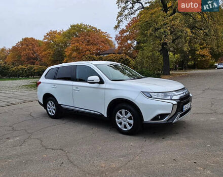 Білий Міцубісі Аутлендер, об'ємом двигуна 2 л та пробігом 74 тис. км за 16500 $, фото 2 на Automoto.ua