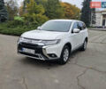 Міцубісі Аутлендер 2020 у Києві на Automoto.ua Білий Міцубісі Аутлендер, об'ємом двигуна 2 л та пробігом 72 тис. км за 17500 $, фото 13 на Automoto.ua