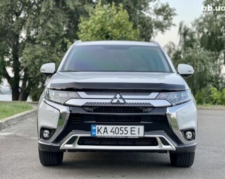 Білий Міцубісі Аутлендер, об'ємом двигуна 2.4 л та пробігом 14 тис. км за 31950 $, фото 1 на Automoto.ua