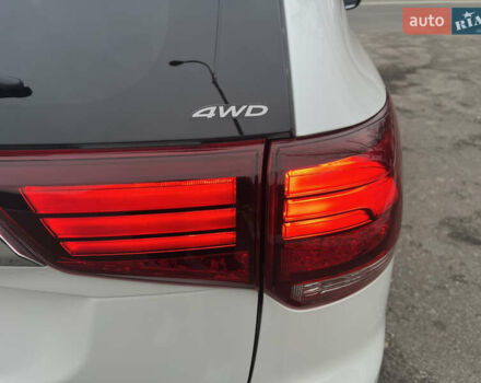 Белый Мицубиси Аутлендер, объемом двигателя 2.36 л и пробегом 59 тыс. км за 25000 $, фото 16 на Automoto.ua