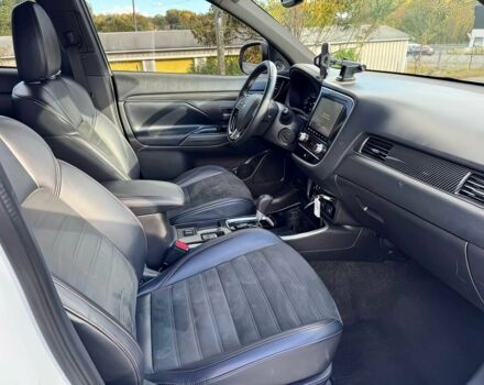 Білий Міцубісі Аутлендер, об'ємом двигуна 2.4 л та пробігом 32 тис. км за 8800 $, фото 10 на Automoto.ua