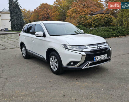 Міцубісі Аутлендер 2020 у Києві на Automoto.ua Білий Міцубісі Аутлендер, об'ємом двигуна 2 л та пробігом 72 тис. км за 17500 $, фото 1 на Automoto.ua