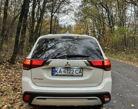 Міцубісі Аутлендер 2020 у Києві на Automoto.ua Білий Міцубісі Аутлендер, об'ємом двигуна 2 л та пробігом 72 тис. км за 17500 $, фото 6 на Automoto.ua