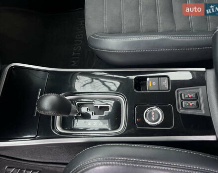 Белый Мицубиси Аутлендер, объемом двигателя 2.36 л и пробегом 59 тыс. км за 25000 $, фото 39 на Automoto.ua