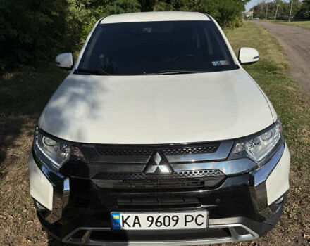 Білий Міцубісі Аутлендер, об'ємом двигуна 2.36 л та пробігом 111 тис. км за 19300 $, фото 6 на Automoto.ua
