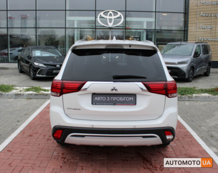 Білий Міцубісі Аутлендер, об'ємом двигуна 24 л та пробігом 56 тис. км за 24134 $, фото 6 на Automoto.ua