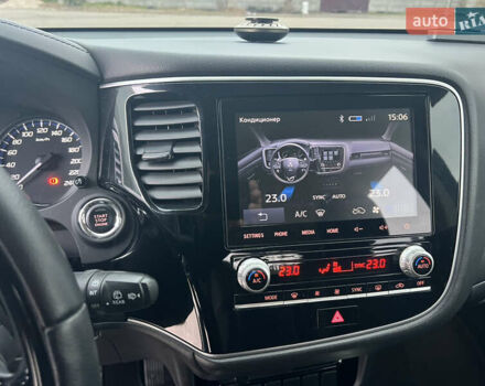 Белый Мицубиси Аутлендер, объемом двигателя 2.36 л и пробегом 59 тыс. км за 25000 $, фото 23 на Automoto.ua