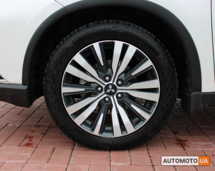 Білий Міцубісі Аутлендер, об'ємом двигуна 24 л та пробігом 56 тис. км за 24134 $, фото 2 на Automoto.ua