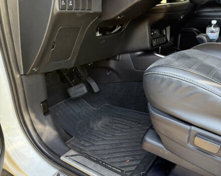 Білий Міцубісі Аутлендер, об'ємом двигуна 2.36 л та пробігом 111 тис. км за 19300 $, фото 20 на Automoto.ua