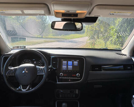 Білий Міцубісі Аутлендер, об'ємом двигуна 2.36 л та пробігом 111 тис. км за 19300 $, фото 12 на Automoto.ua