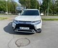 Білий Міцубісі Аутлендер, об'ємом двигуна 2.4 л та пробігом 72 тис. км за 22500 $, фото 1 на Automoto.ua