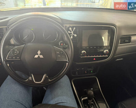 Білий Міцубісі Аутлендер, об'ємом двигуна 2.36 л та пробігом 84 тис. км за 19999 $, фото 16 на Automoto.ua