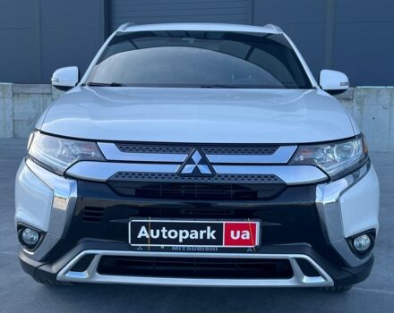 Белый Мицубиси Аутлендер, объемом двигателя 2.4 л и пробегом 120 тыс. км за 18990 $, фото 1 на Automoto.ua