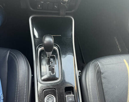 Білий Міцубісі Аутлендер, об'ємом двигуна 2.36 л та пробігом 84 тис. км за 19999 $, фото 3 на Automoto.ua