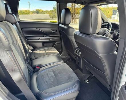 Білий Міцубісі Аутлендер, об'ємом двигуна 2.4 л та пробігом 32 тис. км за 8800 $, фото 11 на Automoto.ua