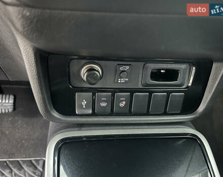 Белый Мицубиси Аутлендер, объемом двигателя 2.36 л и пробегом 59 тыс. км за 25000 $, фото 36 на Automoto.ua