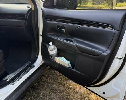 Білий Міцубісі Аутлендер, об'ємом двигуна 2.36 л та пробігом 111 тис. км за 19300 $, фото 8 на Automoto.ua