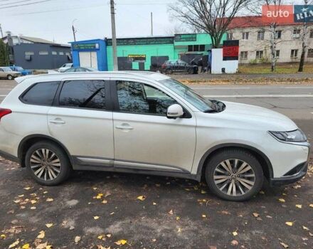 Белый Мицубиси Аутлендер, объемом двигателя 2.36 л и пробегом 55 тыс. км за 28000 $, фото 9 на Automoto.ua
