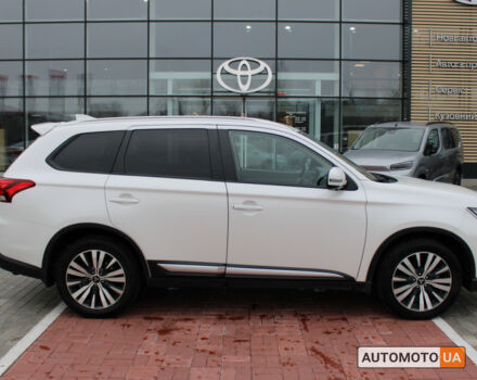 Білий Міцубісі Аутлендер, об'ємом двигуна 24 л та пробігом 56 тис. км за 24134 $, фото 4 на Automoto.ua