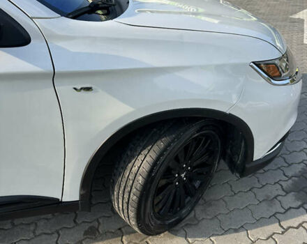 Білий Міцубісі Аутлендер, об'ємом двигуна 3 л та пробігом 42 тис. км за 22000 $, фото 3 на Automoto.ua