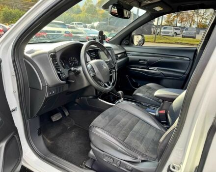 Білий Міцубісі Аутлендер, об'ємом двигуна 2.4 л та пробігом 32 тис. км за 8800 $, фото 8 на Automoto.ua