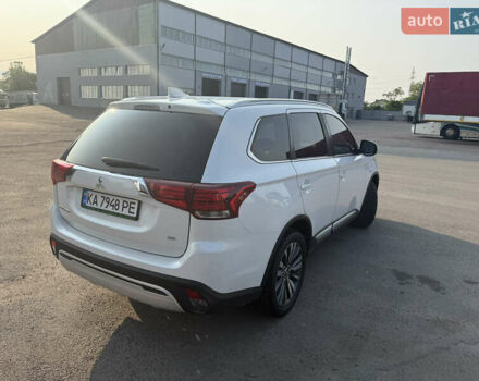 Білий Міцубісі Аутлендер, об'ємом двигуна 2.36 л та пробігом 84 тис. км за 19999 $, фото 12 на Automoto.ua