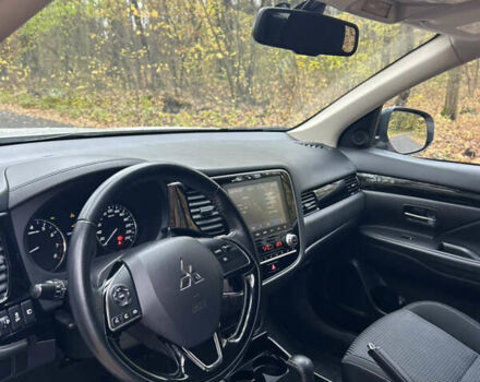 Міцубісі Аутлендер 2020 у Києві на Automoto.ua Білий Міцубісі Аутлендер, об'ємом двигуна 2 л та пробігом 72 тис. км за 17500 $, фото 9 на Automoto.ua