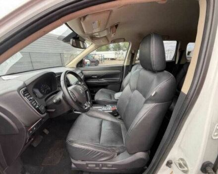 Белый Мицубиси Аутлендер, объемом двигателя 2.4 л и пробегом 65 тыс. км за 9500 $, фото 5 на Automoto.ua