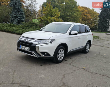 Міцубісі Аутлендер 2020 у Києві на Automoto.ua Білий Міцубісі Аутлендер, об'ємом двигуна 2 л та пробігом 72 тис. км за 17500 $, фото 8 на Automoto.ua