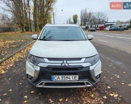 Белый Мицубиси Аутлендер, объемом двигателя 2.36 л и пробегом 55 тыс. км за 28000 $, фото 10 на Automoto.ua