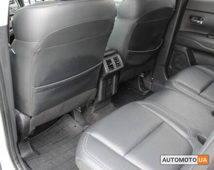 Білий Міцубісі Аутлендер, об'ємом двигуна 24 л та пробігом 56 тис. км за 24134 $, фото 10 на Automoto.ua