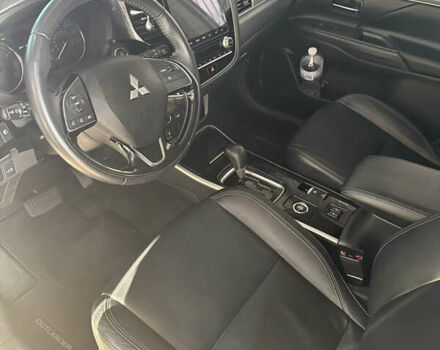 Білий Міцубісі Аутлендер, об'ємом двигуна 2.36 л та пробігом 84 тис. км за 19999 $, фото 17 на Automoto.ua