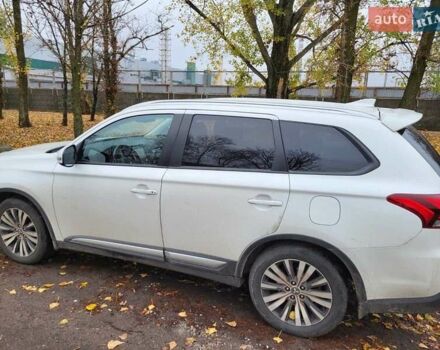 Белый Мицубиси Аутлендер, объемом двигателя 2.36 л и пробегом 55 тыс. км за 28000 $, фото 8 на Automoto.ua