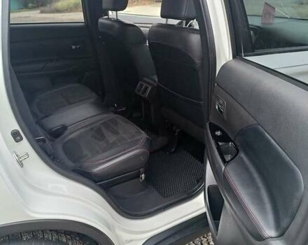 Білий Міцубісі Аутлендер, об'ємом двигуна 2.36 л та пробігом 170 тис. км за 18200 $, фото 13 на Automoto.ua