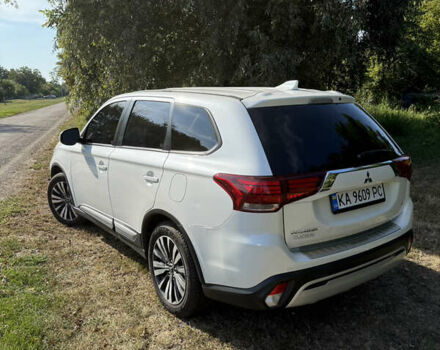 Білий Міцубісі Аутлендер, об'ємом двигуна 2.36 л та пробігом 111 тис. км за 19300 $, фото 4 на Automoto.ua