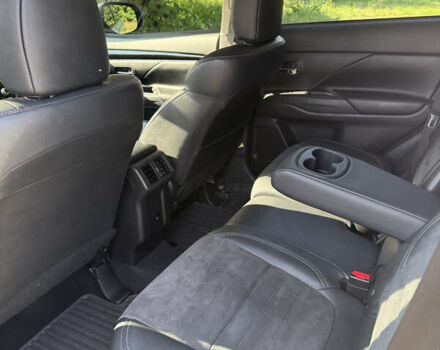 Білий Міцубісі Аутлендер, об'ємом двигуна 2.36 л та пробігом 111 тис. км за 19300 $, фото 13 на Automoto.ua