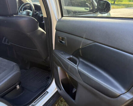 Білий Міцубісі Аутлендер, об'ємом двигуна 2.36 л та пробігом 111 тис. км за 19300 $, фото 10 на Automoto.ua